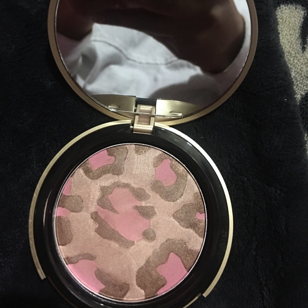 Too faced bronzer